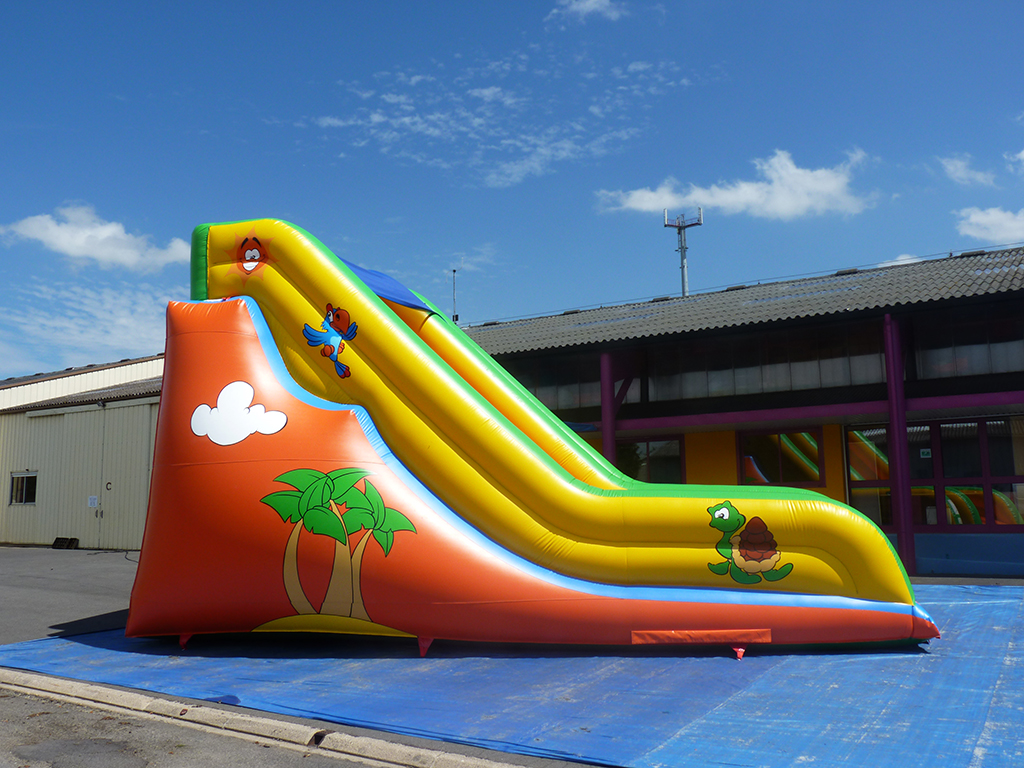 600 kamikaze toboggan gonflable 10 720 € ht Anciens Et Réunions